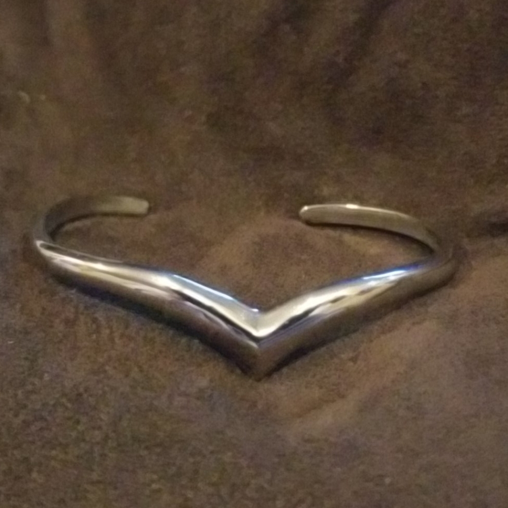 Vintage avon silver tone bracelet